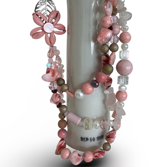 Jewelry - Pink Lucite Beaded Necklace